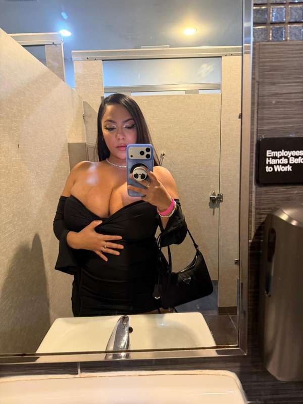 Just me being your favorite distraction. 💦