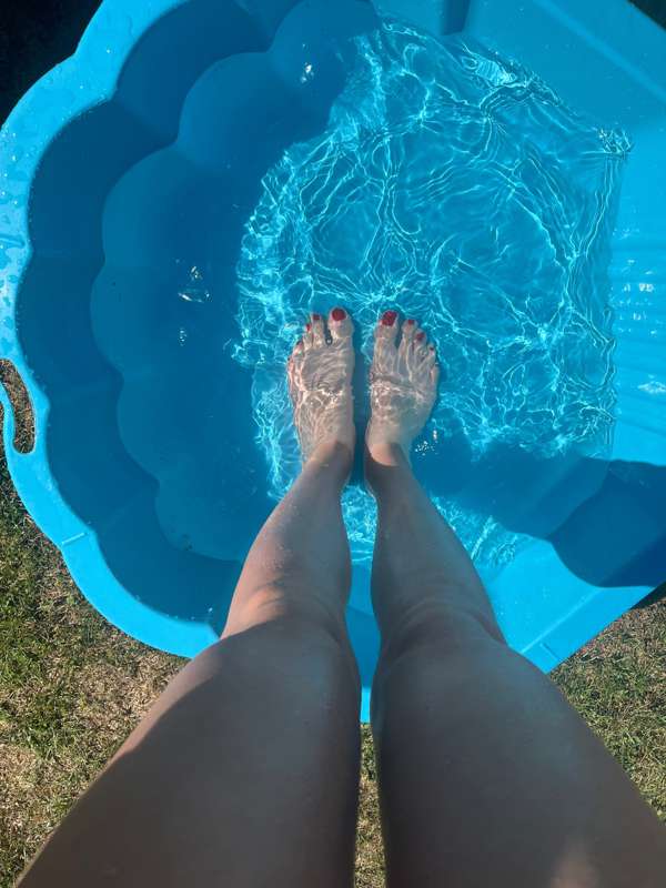 Je pense à vous depuis ma mini piscine en attendant la fortu..