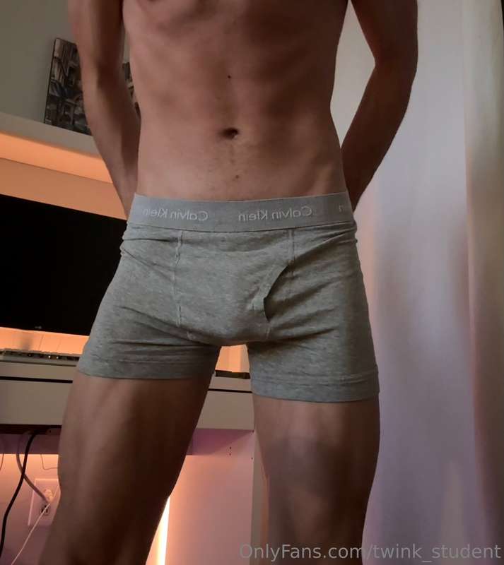 twink_student image #5