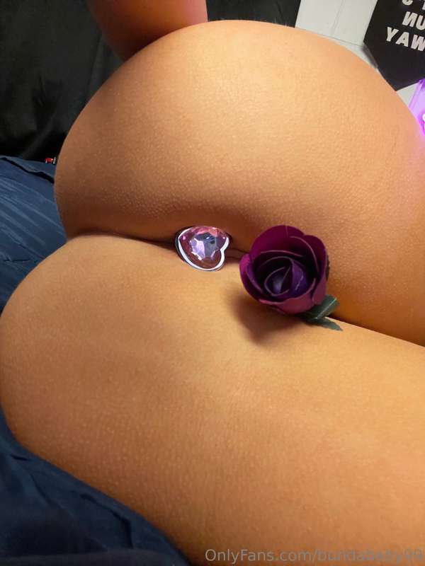 my pussy smells like roses 🌹😉
