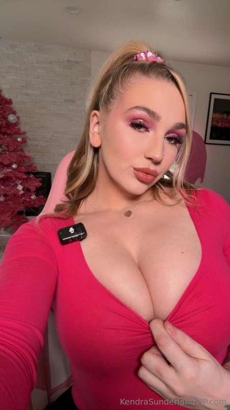 Photo 558 of Kendra Sunderland on Tocromo