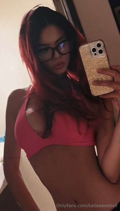 do you like nerdy girls that send you naughty pics update ev..