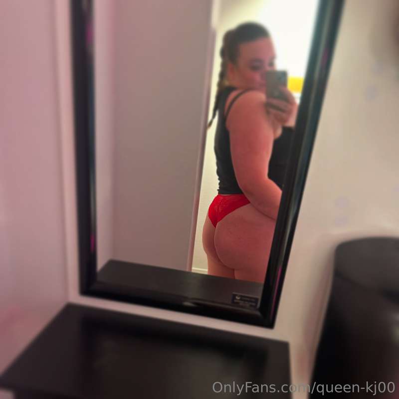 Wanna see me take it off?🥵😈❤️