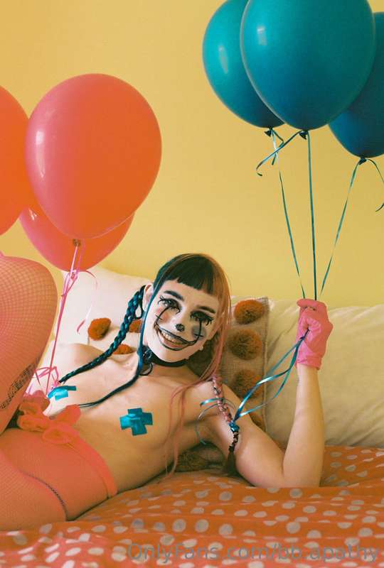 New clowny set coming SOOOON 🎈🎈

Hope you like balloons 🤡