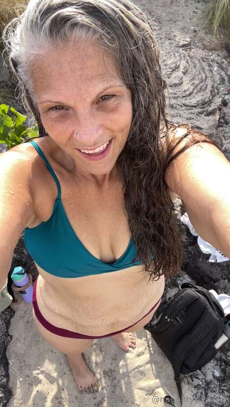 **Aloha!** ❤️❤️😅 I'm finally functioning again and can be he..