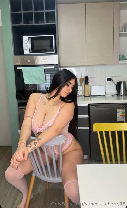 Sit me on this counter and fuck me till the dishes shake 💋🍆