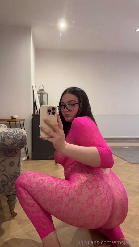 May i sit? 🍑💗