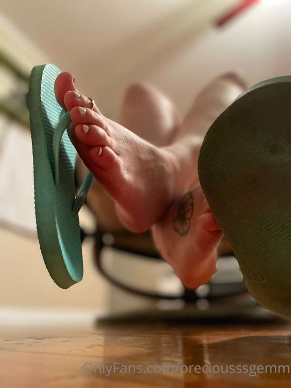 👣