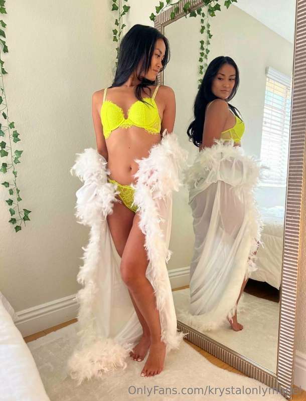 @sunshinesina won’t mind stripping for you today 🥵 care to j..