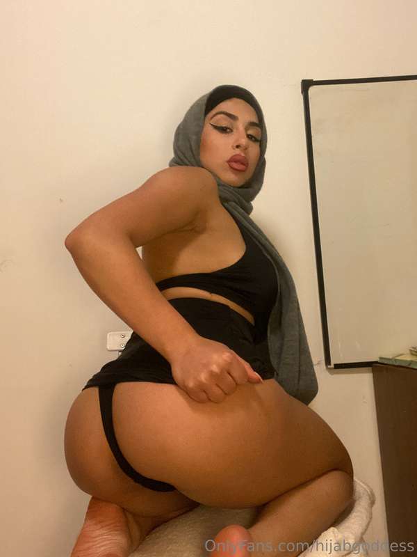 1 like = 1 spank let's see how many spanks I'll be taking 😋