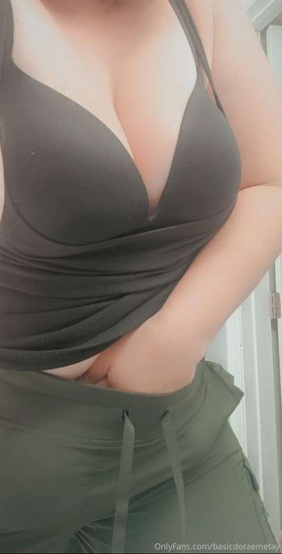 Off of Onlyfans I'm pretty corky, I dress fairly conservativ..