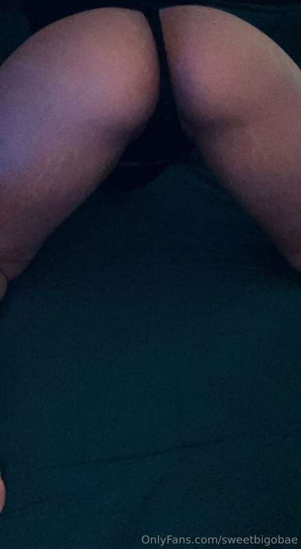 Legs spread or closed? 😏🩵