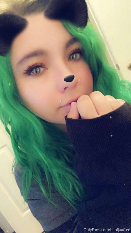 Dyed my hair green 💚