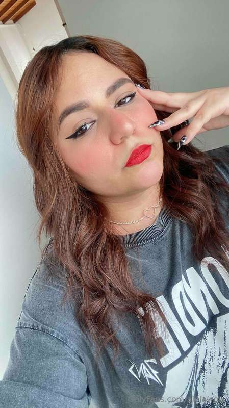 have you ever been sucked with red lipstick? 😈