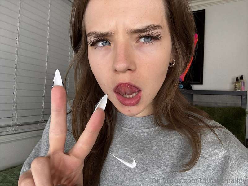 Wait, is the peace sign still a thing? 