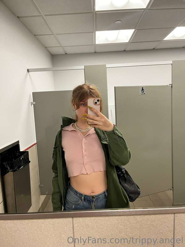 Nudes in public >