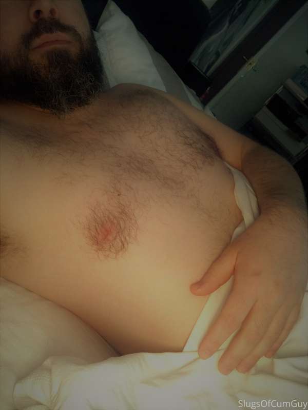 Lazy morning fun in bed with Daddy 🧡