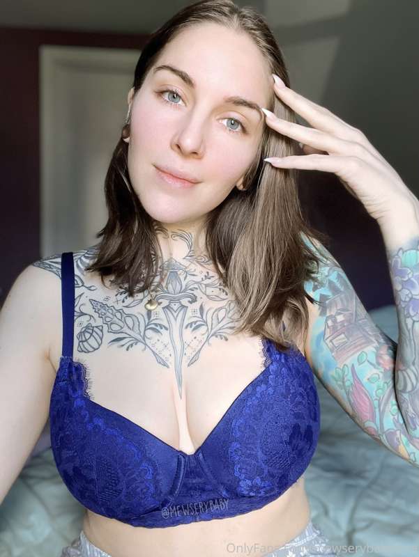 Just posted a FREE 5 pictures photoset to my VIP page @mewse..