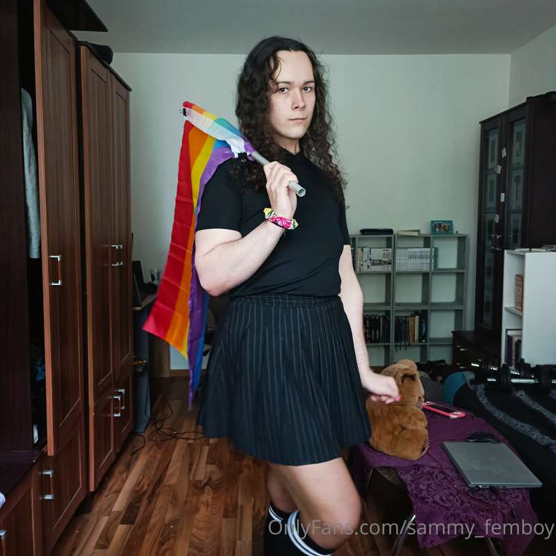 Happy Pride and femboy friday to y'all. I just finished my s..