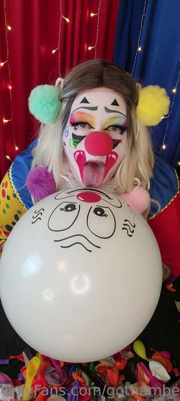 Watch your favorite clown blow up a clown balloon, green pun..