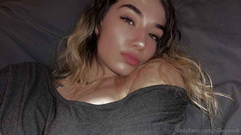 PPV’s saw it first🥰Come look between my legs😻 watch me play ..