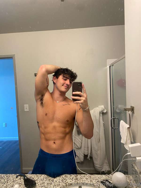 u guys need to sub to my friend mason... hes a 20 yo college..