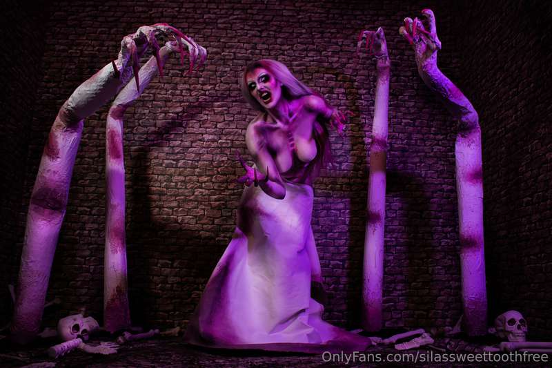 DEAD HAND ~ 'Things we cannot explain are what terrifies us ..