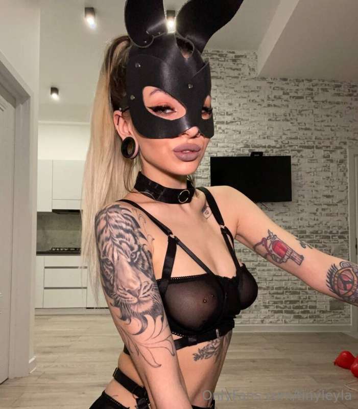 🔥@Mallory_grace🍒@Mallory_grace IS WET RIGHT NOW 🔥
Busty babe..