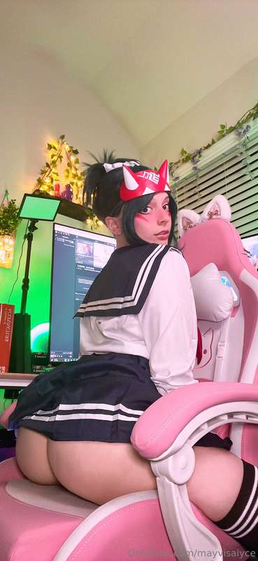 Would I be able to distract you from your Overwatch game? 😘
