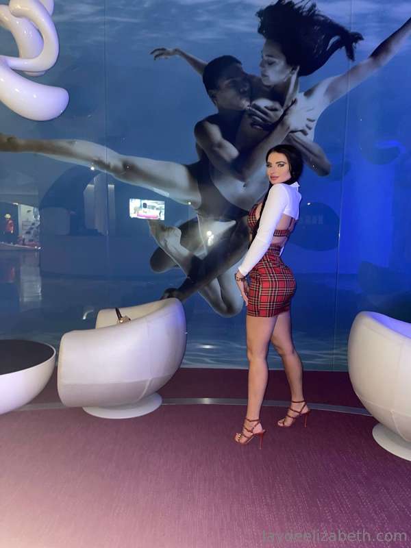 Tight fit, hot body, can you handle both? 😉