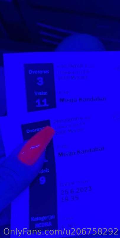 V kinu sem bila prej, uf😊👀😇Fukala se pred filmom  v garazni ..