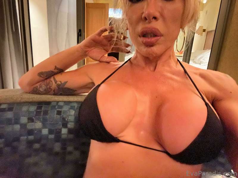 Jacuzzi time. Too bad I’m not with you in here 🛁 