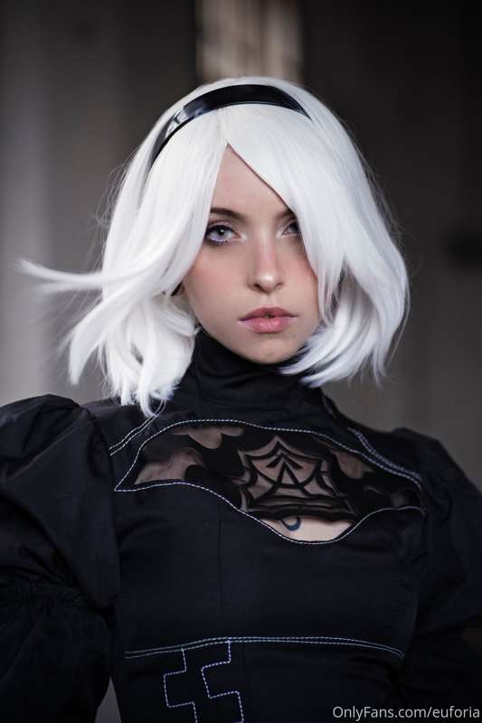 I'm posting a cosplay strip tease set in a few. I'm 2B! Wann..