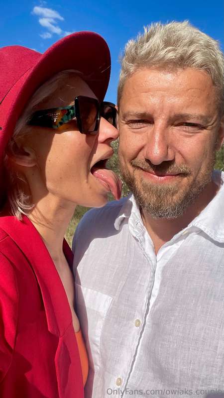 Your favorite couple, eager for more sexy photos? Take a loo..