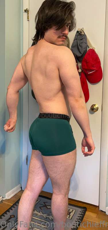 Some pics and a video of my doing jumping jacks from behind ..