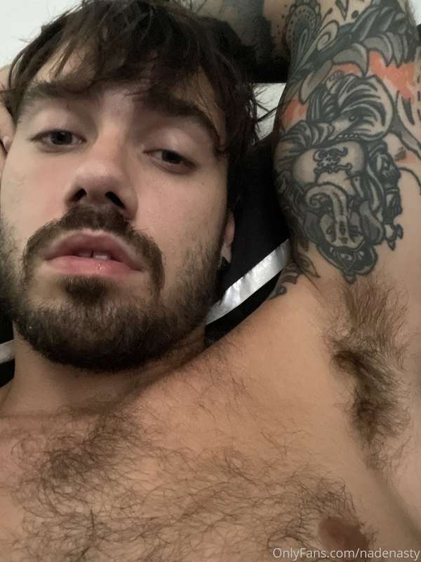 anyone up to smell this armpit? 😈
