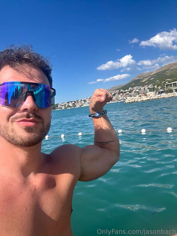 Sea, sun, muscles and fun! ☀️😎💪🏻🐬