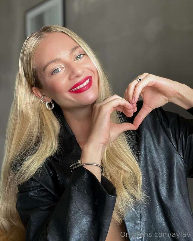 💘💘💘My Mood is WOW) My Vibes are Hot) I’m in a mischievous mo..