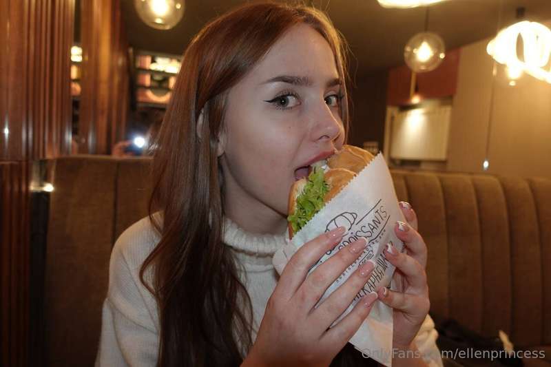 Sometimes I can afford to eat a little bit wrong😂 but I watc..