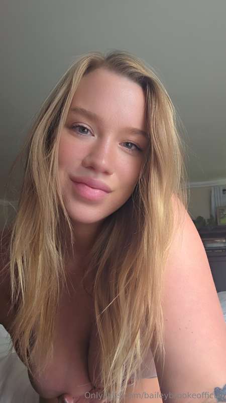 Good moaning! Guess what I’m not wearing right now? 😋