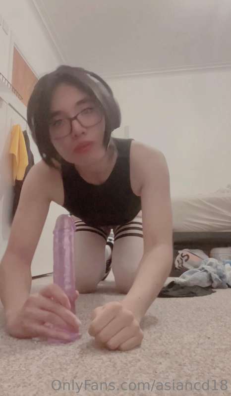 Hi I’m back x 😭✨
Wanna see how I handle this dildo x