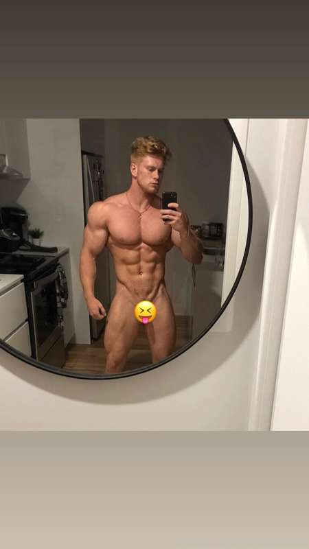 Swipe right to see the booty 😝