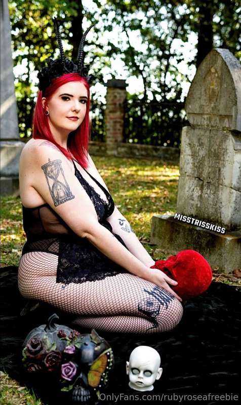 Welcome to my dark side 😈Red on the head & fire in the bed🔥G..