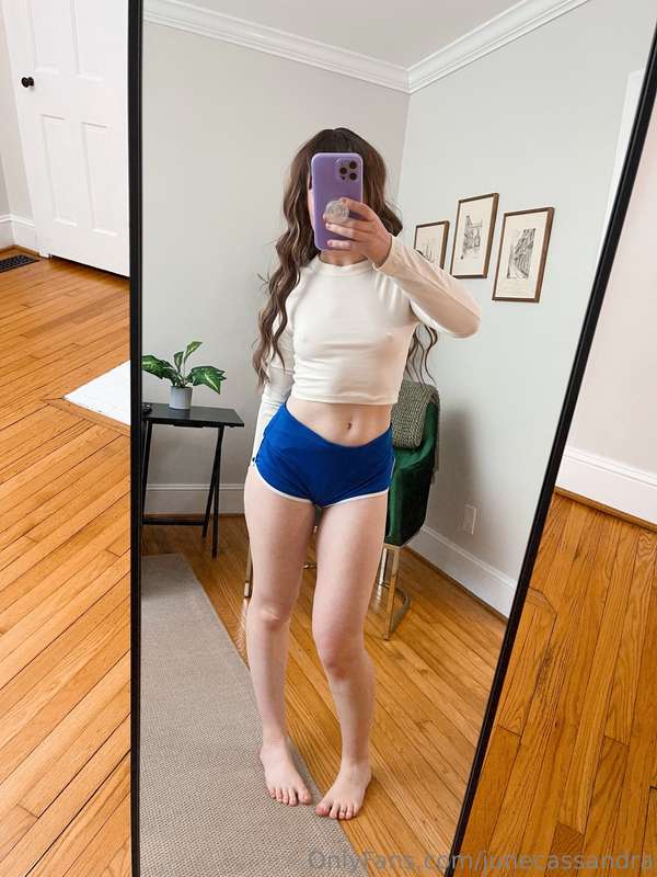Long sleeves, short shorts 😉