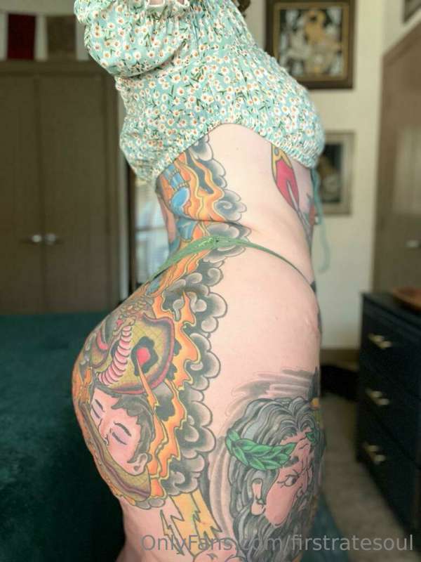 The waist to ass ratio tho 😍