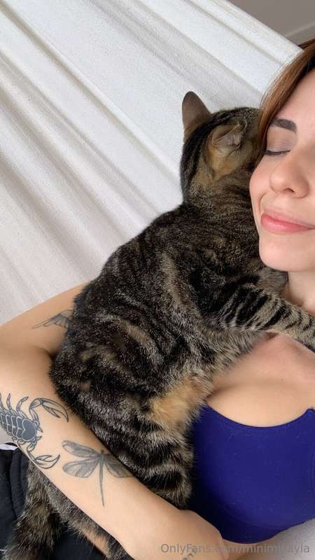 just a girl and her purrfect match 😻