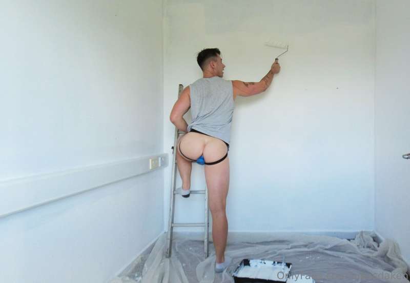 I wonder… can I paint this entire room with a plug in my pus..