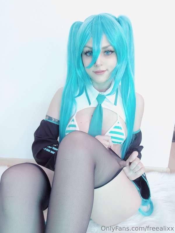 Miku free preview 💕 wanna see more? 🤭My cuties at @alixx.ros..