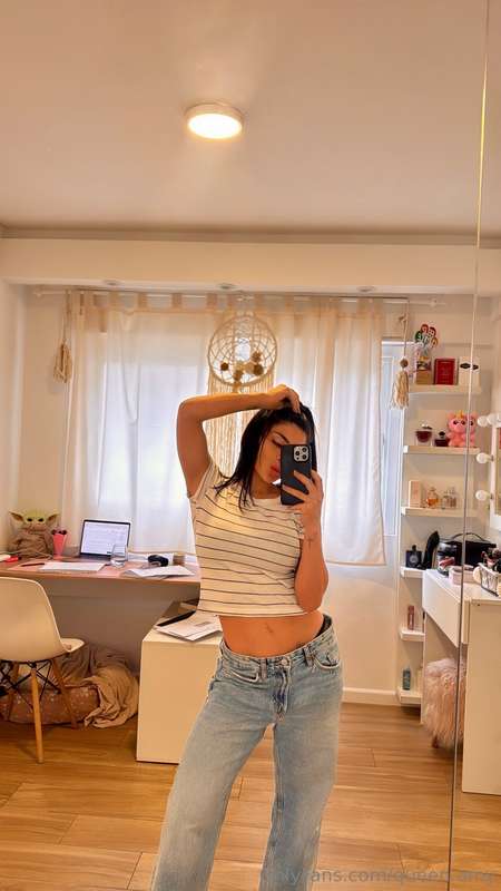 I feel great, spending a lot of time at home 💪 And behind me..
