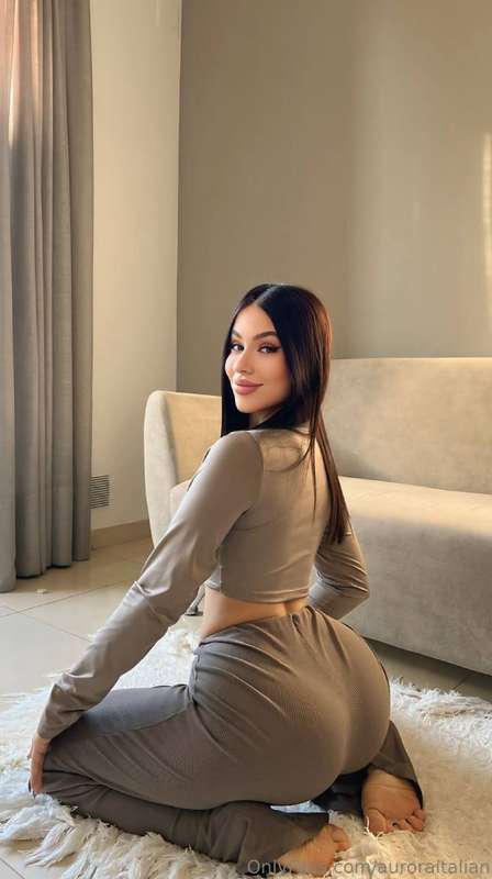 🎁 HOT @auroraitalian 🖤 WILD BITCH😈🔞Her sweet pussy will blow..